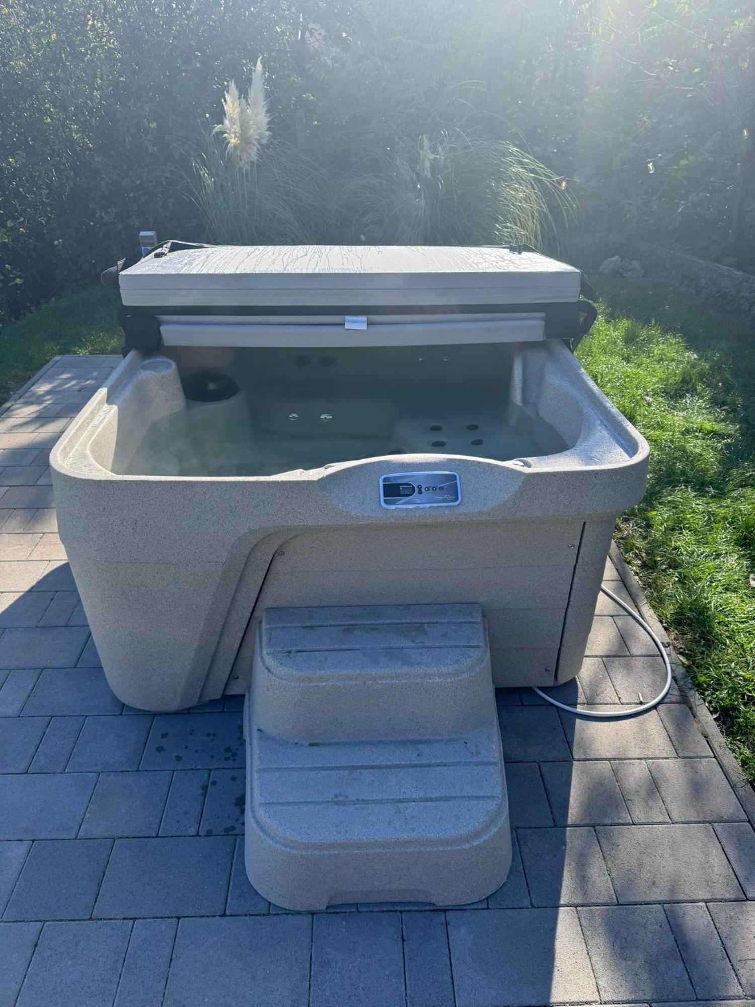 Villa Modern Stone House In Balatonfuered With Jacuzzi Extérieur photo